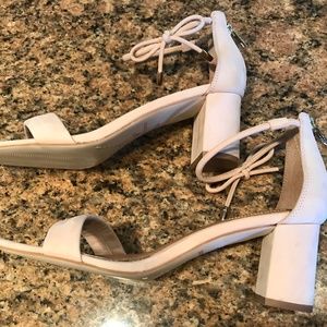Corso Como Bow Zip Back Sandal size 8 1/2